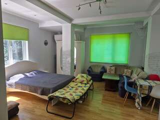 Гостиница Статус Ялта Семейный номер-студия-1