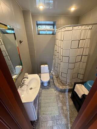 Гостиница Статус Ялта Четырехместные апартаменты семейные две изолированные комнаты с парковкой в подарок-15