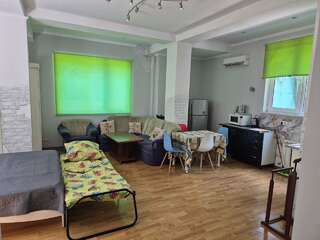 Гостиница Статус Ялта Семейный номер-студия-14