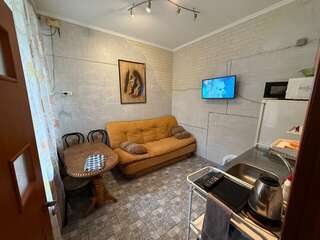 Гостиница Статус Ялта Четырехместные апартаменты семейные две изолированные комнаты с парковкой в подарок-14