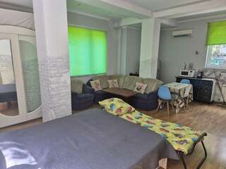 Гостиница Статус Ялта Семейный номер-студия-8