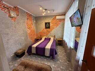 Гостиница Статус Ялта Четырехместные апартаменты семейные две изолированные комнаты с парковкой в подарок-12